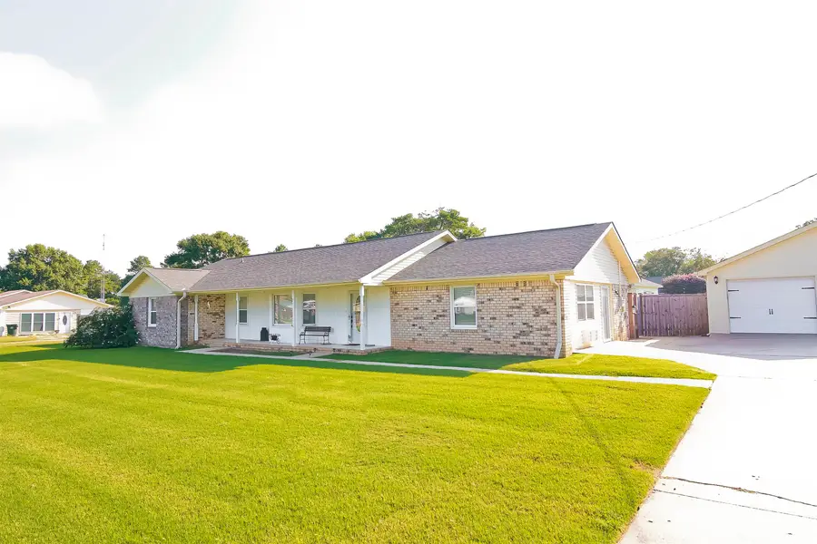 660 Blake Dr, Tuscumbia, AL 35674 - #2