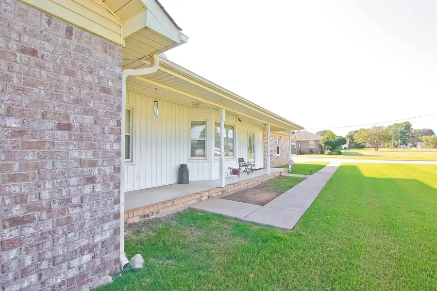 660 Blake Dr, Tuscumbia, AL 35674 - #3