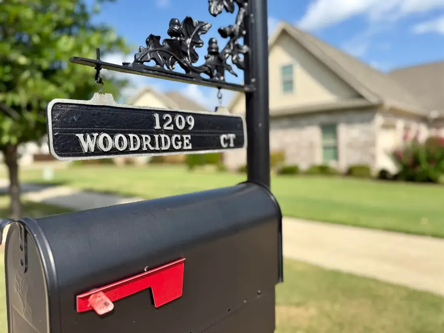 1209 Woodridge Ct, Florence, AL 35630 - #2