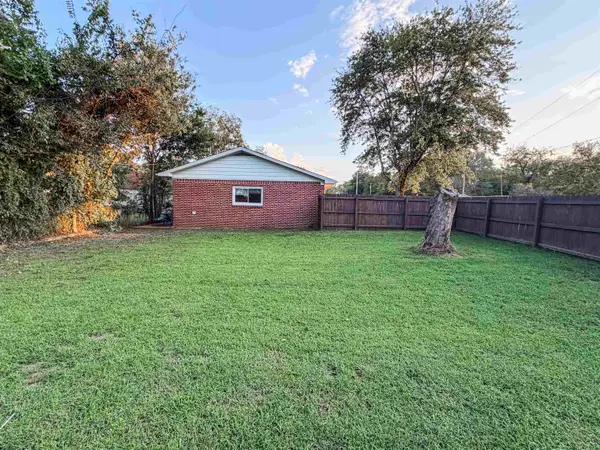 400 N Hook St, Tuscumbia, AL 35674