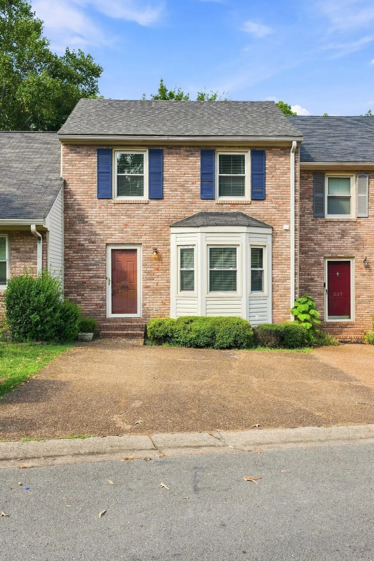235 Woodcastle Dr, Florence, AL 35630 - #1