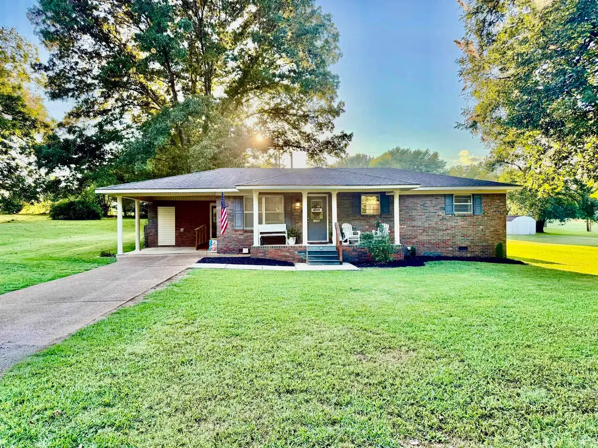 1206 Cossey Dr, Tuscumbia, AL 35674 - #1