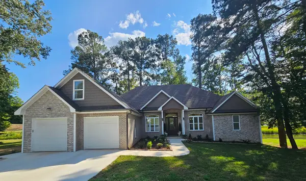 3733 Colonial Dr, Guntersville, AL 35976