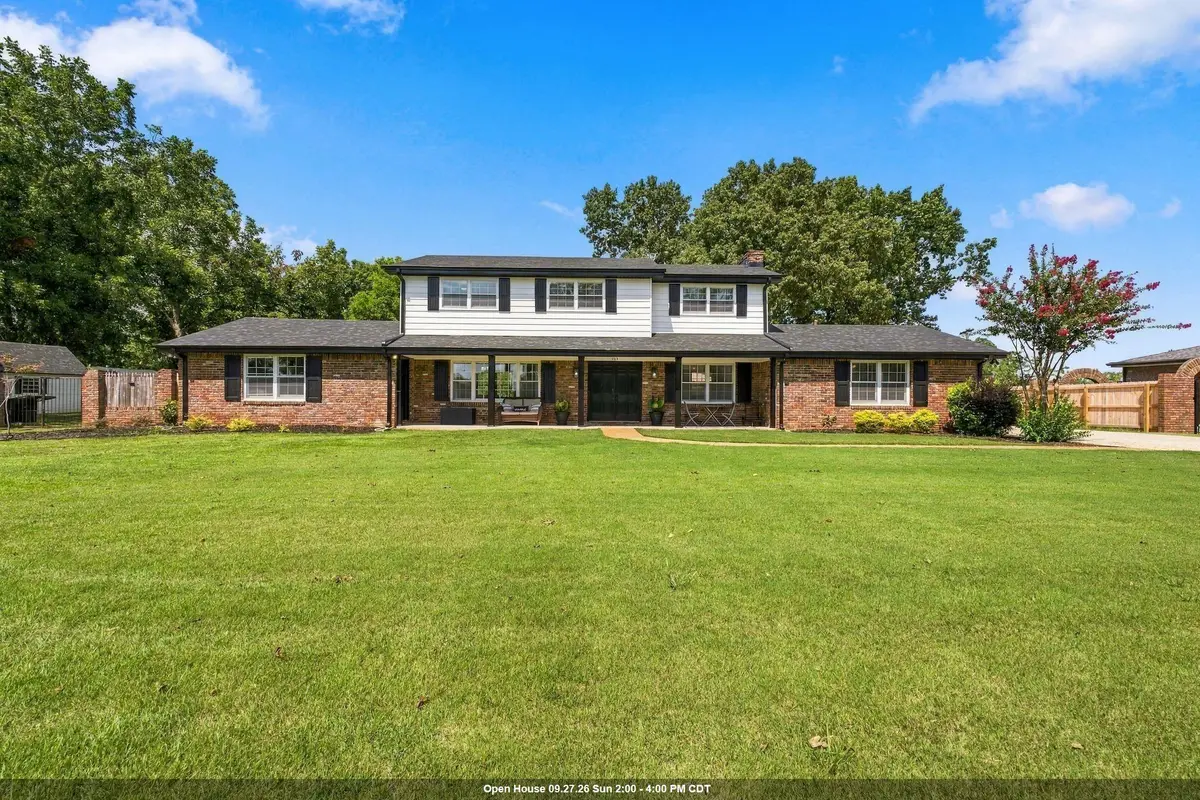 903 Dearborn St, Muscle Shoals, AL 35661 - #1