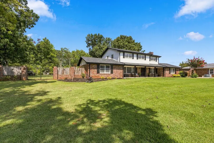 903 Dearborn St, Muscle Shoals, AL 35661 - #3
