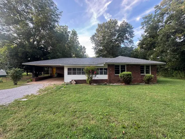 1217 Gayle St, Tuscumbia, AL 35674