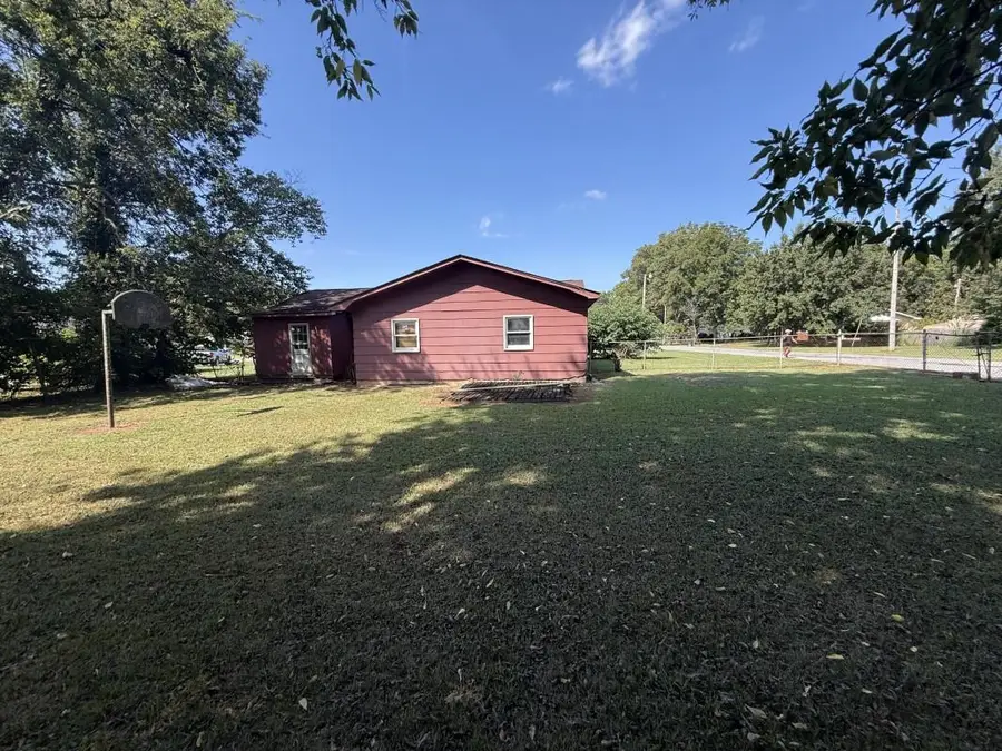 908 Baker Blvd, Tuscumbia, AL 35674 - #2