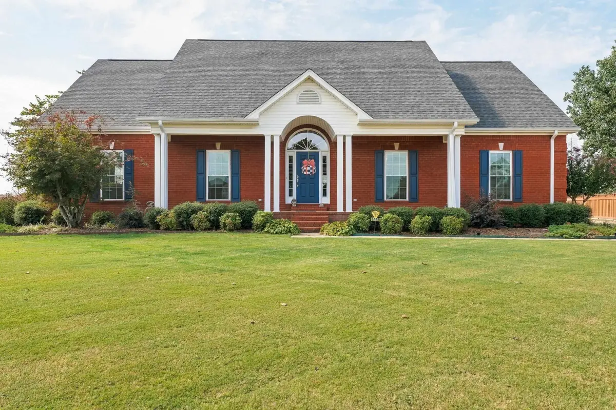 502 Huntington Ln, Muscle Shoals, AL 35661 - #1
