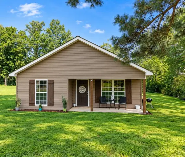 694 Co Rd 1447, Vinemont, AL 35179