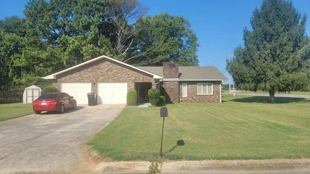 100 Murray Dr, Muscle Shoals, AL 35661 - #1