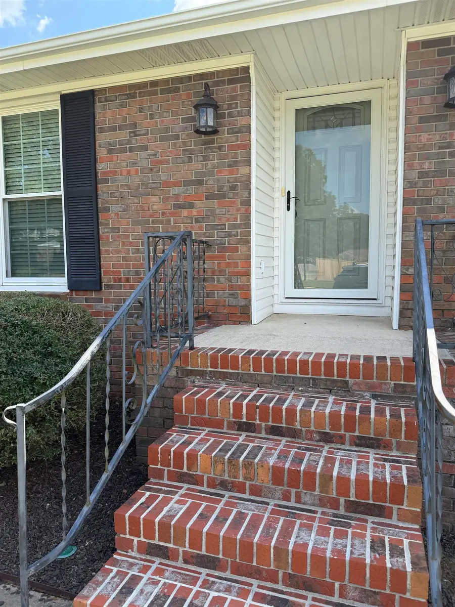 110 Lancaster Rd, Florence, AL 35633 - #3