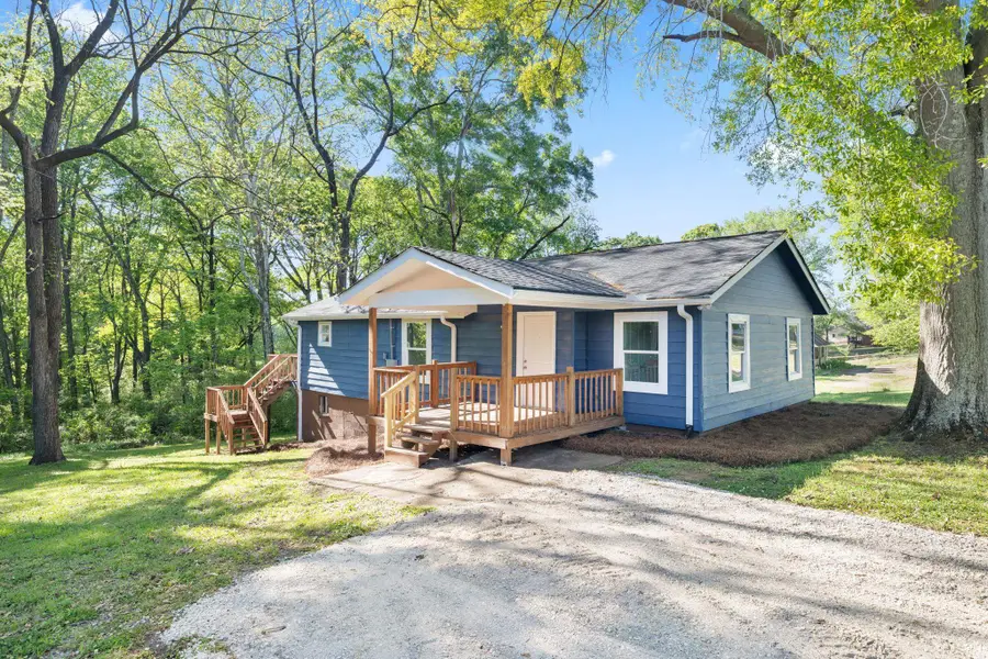 1540 Woodmont Dr, Tuscumbia, AL 35674 - #2