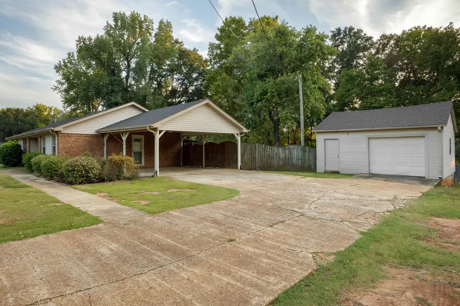 1524 Woodmont Dr, Tuscumbia, AL 35674 - #3