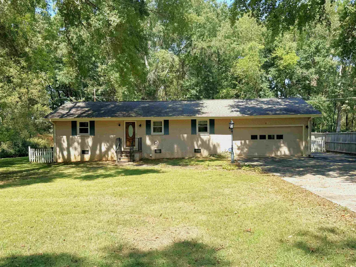 205 Maple St, Tuscumbia, AL 35674 - #1