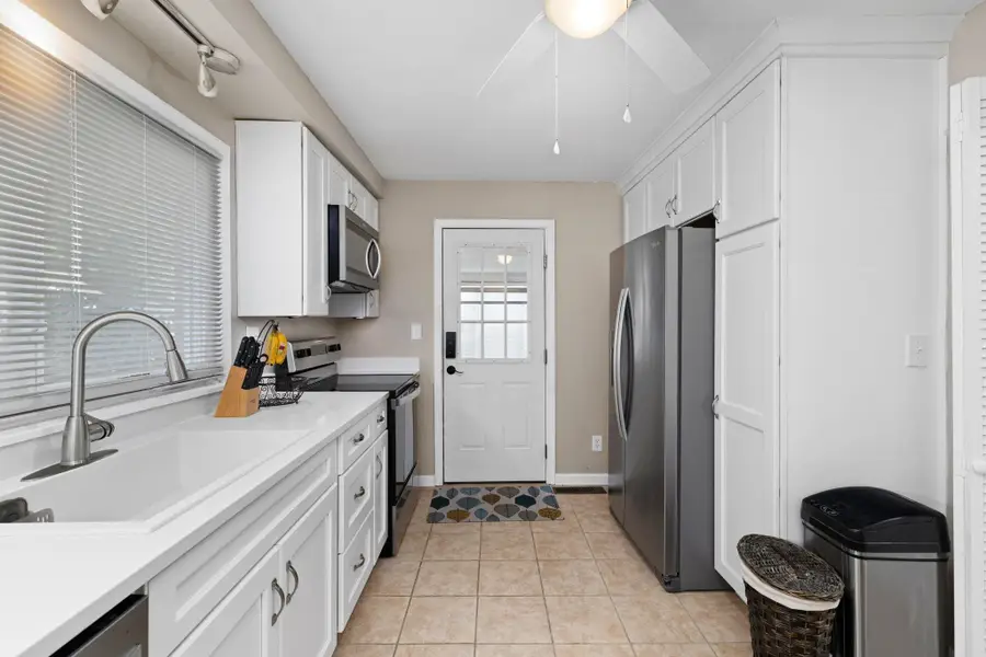 701 Howell St, Florence, AL 35630 - #2