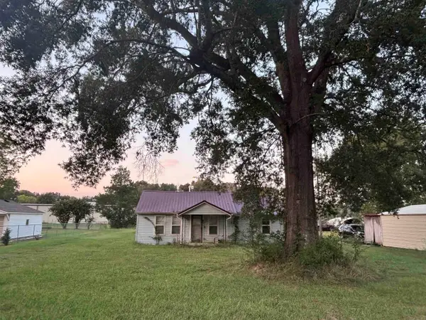 161 E Pine St, Falkville, AL 35622
