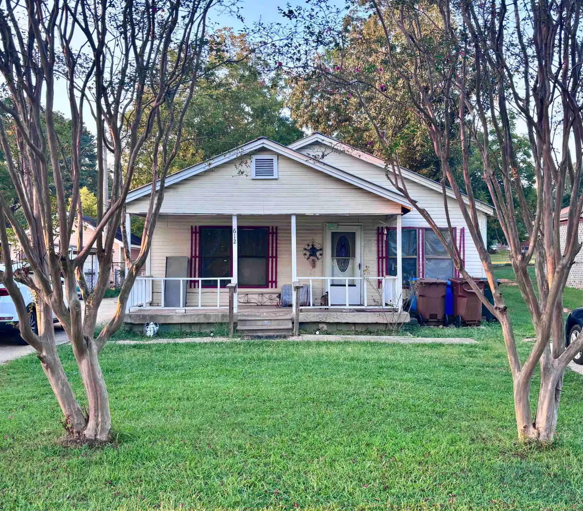 612 NW Stewart St, Hartselle, AL 35640 - #1