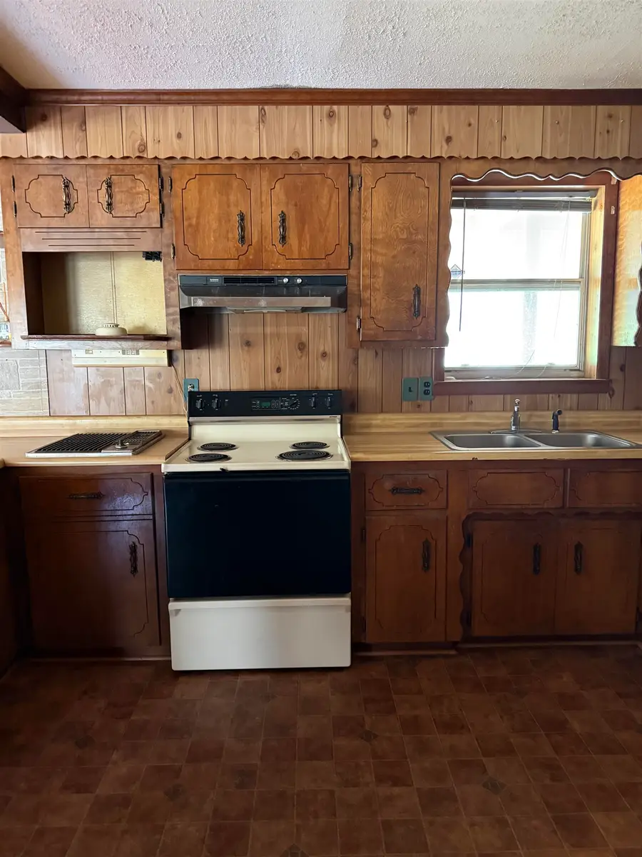 552 High St, Florence, AL 35630 - #3