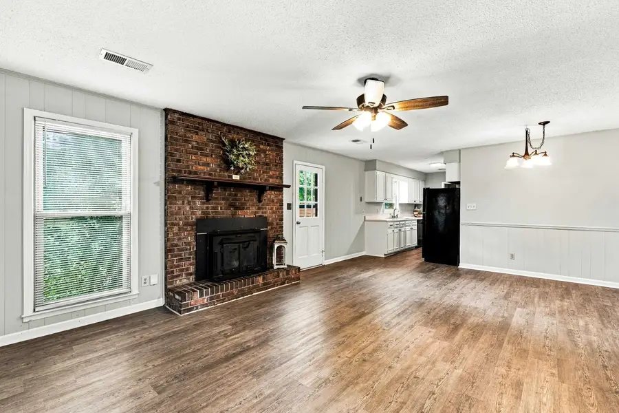 206 Mary Lee Dr, Florence, AL 35634 - #2