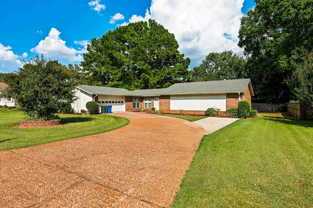 118 W Oak Hill Dr, Florence, AL 35633 - #1
