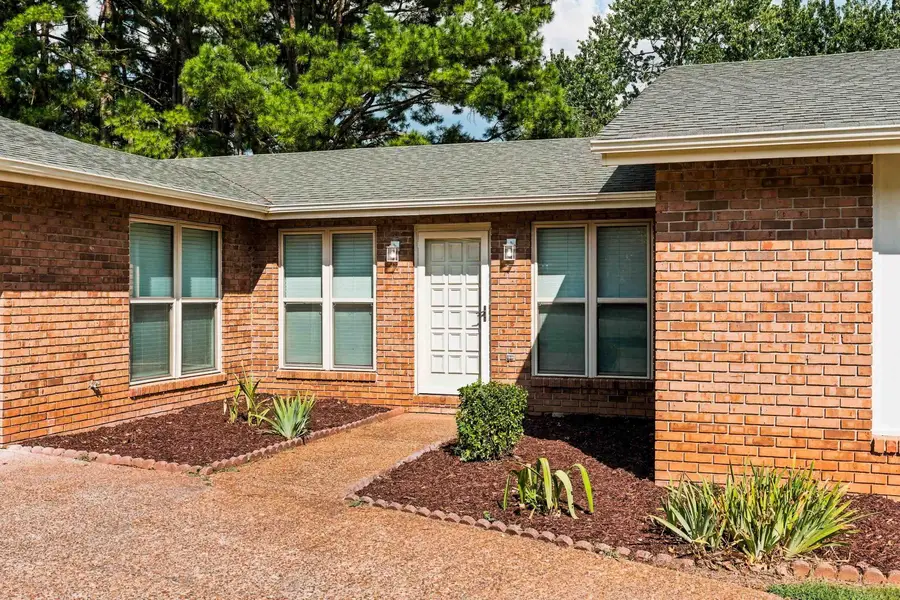 118 W Oak Hill Dr, Florence, AL 35633 - #2