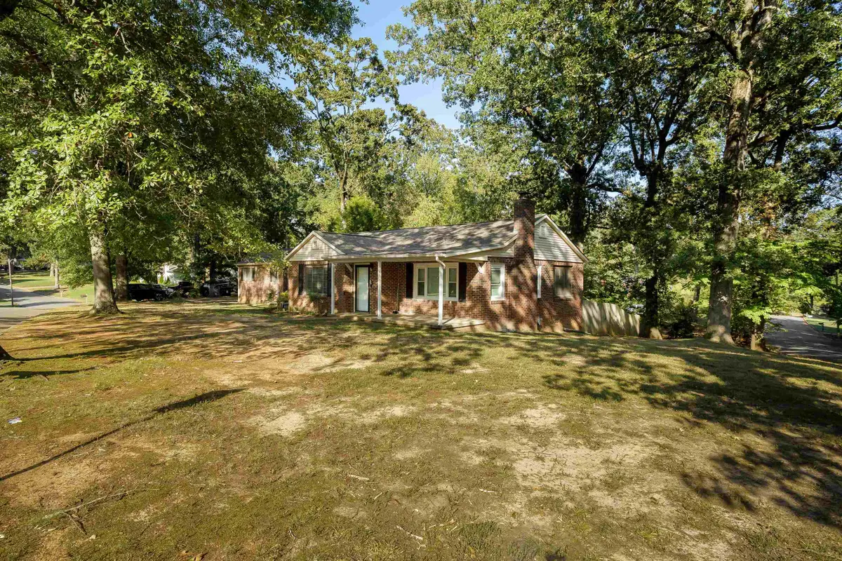 1002 Dixie Ave, Florence, AL 35630 - #1