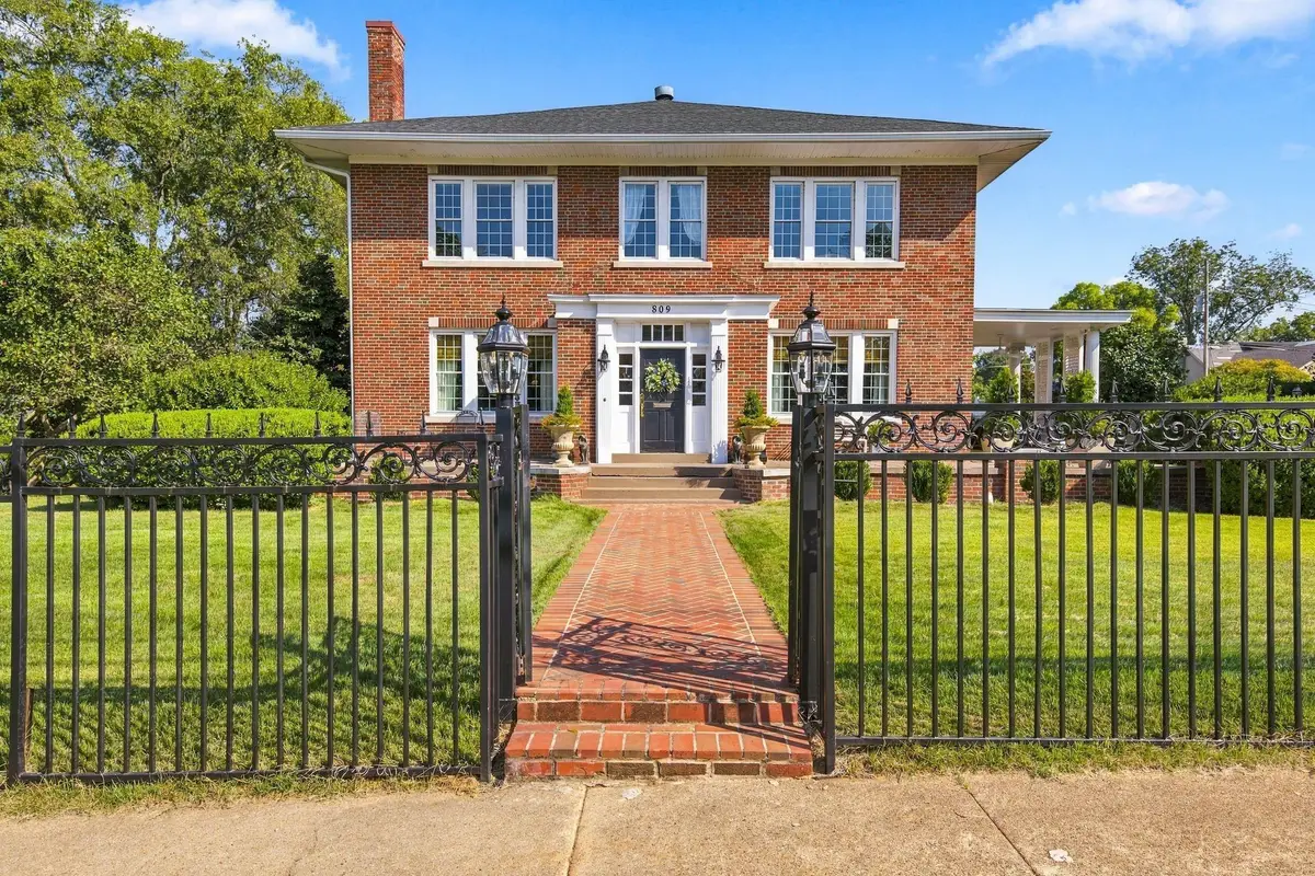 809 E 6th St, Tuscumbia, AL 35674 - #1