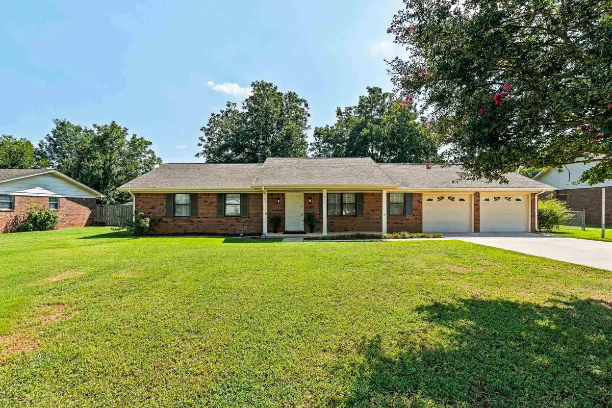 304 W Richton Ave, Muscle Shoals, AL 35661 - #1