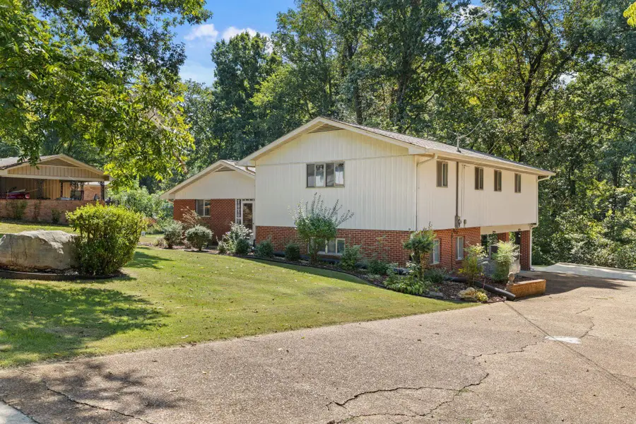 103 Smith Ct, Sheffield, AL 35660 - #3