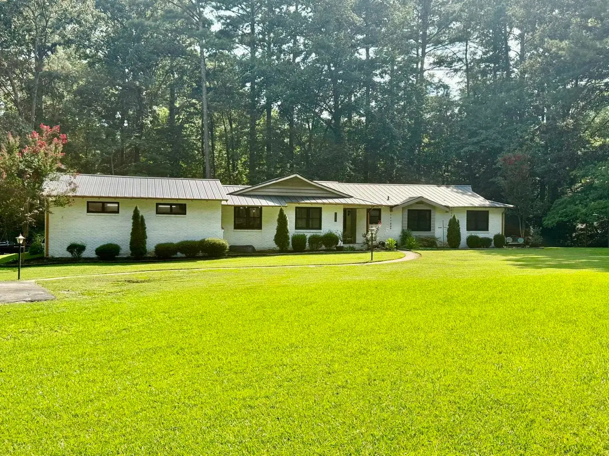 507 Chestnut Dr, Russellville, AL 35653 - #1