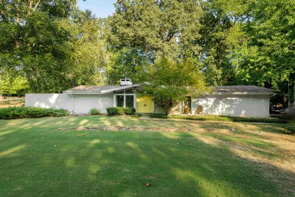 1884 Courtney Ave, Florence, AL 35630