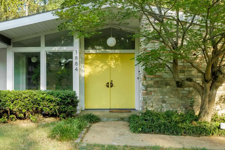 1884 Courtney Ave, Florence, AL 35630 - #3