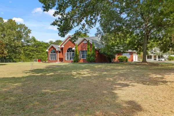 2111 Breeding Dr, Hartselle, AL 35640