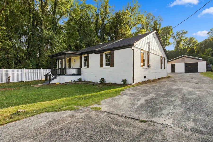 323 N Royal Ave, Florence, AL 35630 - #3