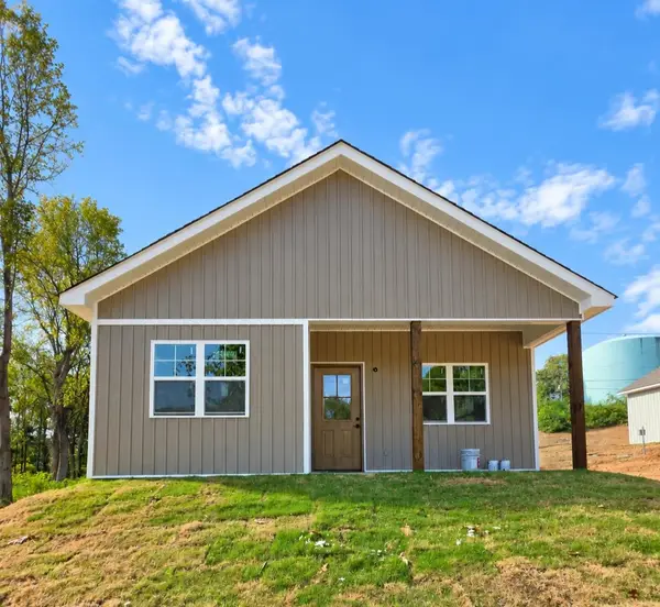 76 Blake Dr, Russellville, AL 35653