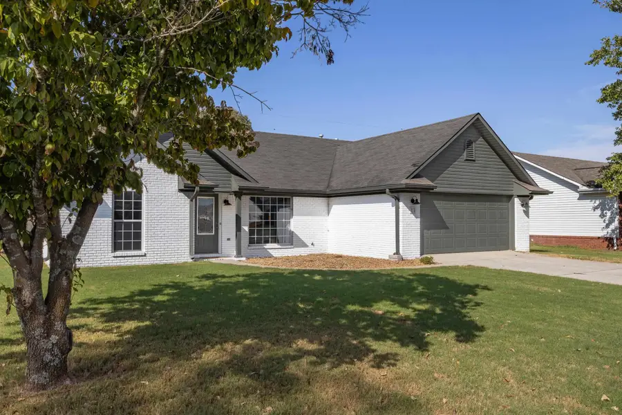 314 Lincoln Ave, Muscle Shoals, AL 35661 - #3