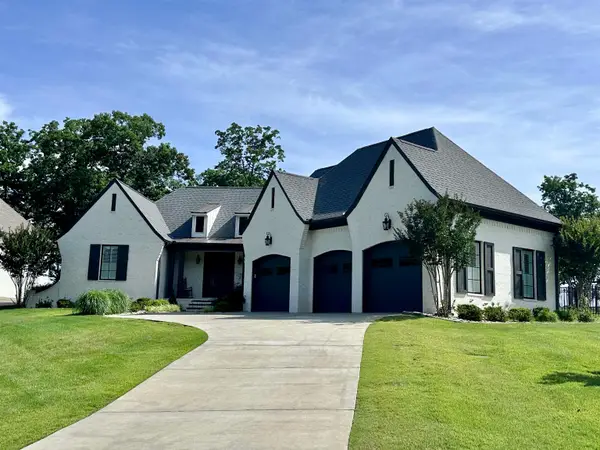 79 Crown Pointe Dr, Muscle Shoals, AL 35661