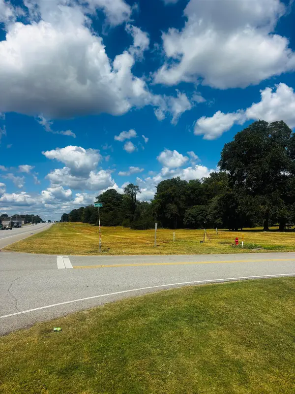 327 Lonnie Dr, Muscle Shoals, AL 35661