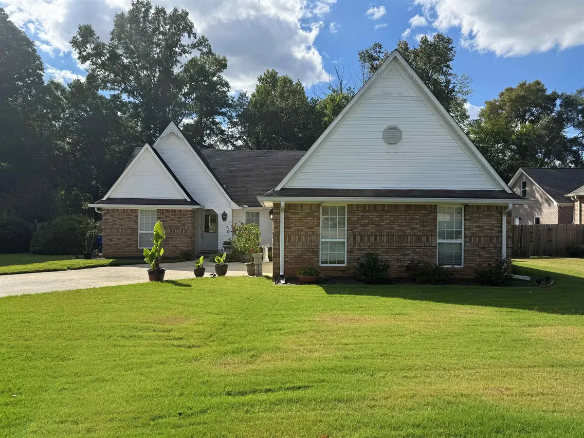 109 Maple Wood St, Florence, AL 35633 - #1