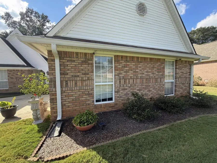 109 Maple Wood St, Florence, AL 35633 - #3