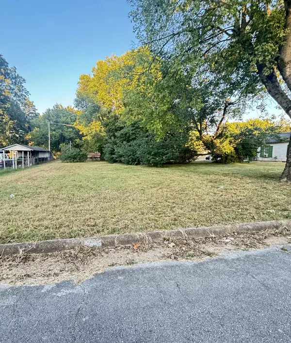 215 S Kirkman St, Florence, AL 35630