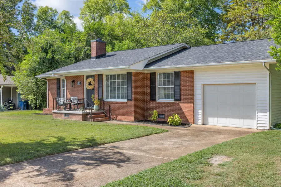 326 Columbus Ave, Florence, AL 35630 - #3