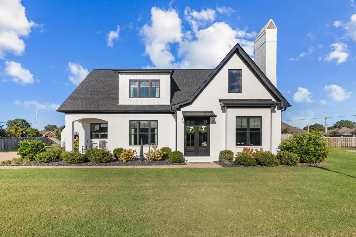 106 Ashbey Cir, Muscle Shoals, AL 35661 - #1