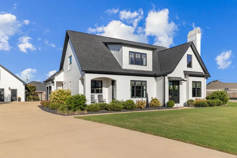 106 Ashbey Cir, Muscle Shoals, AL 35661 - #2