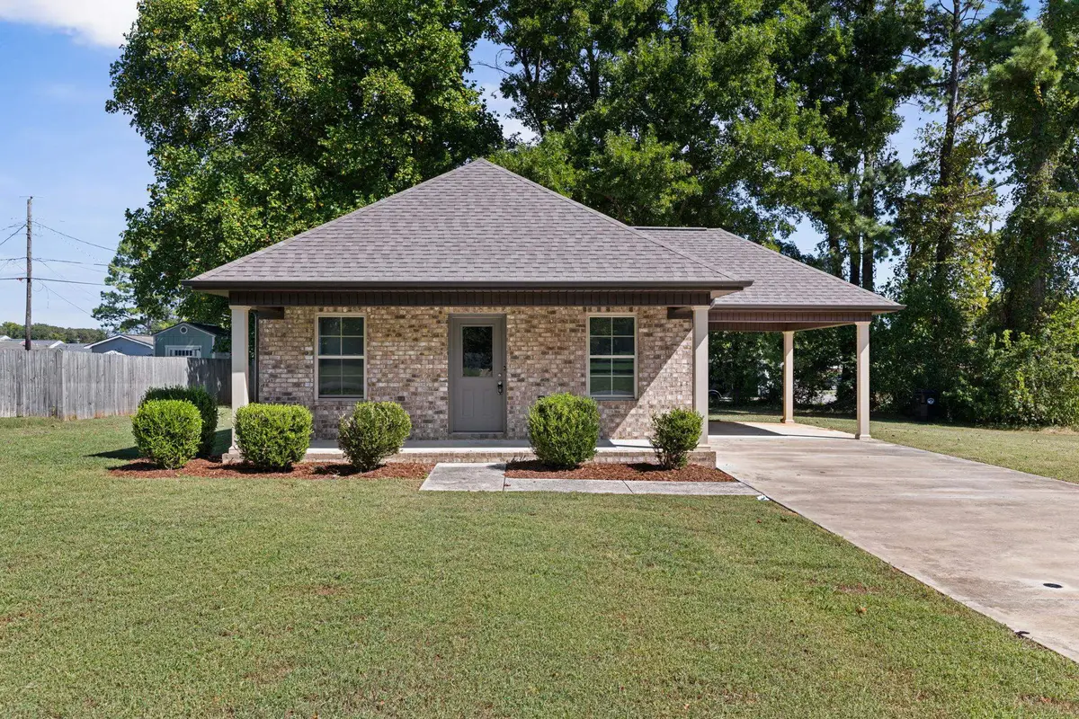 405 Glendale Ave, Muscle Shoals, AL 35661 - #1