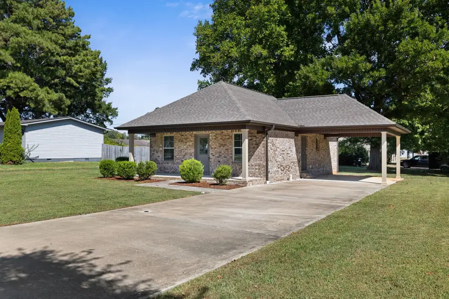 405 Glendale Ave, Muscle Shoals, AL 35661 - #2