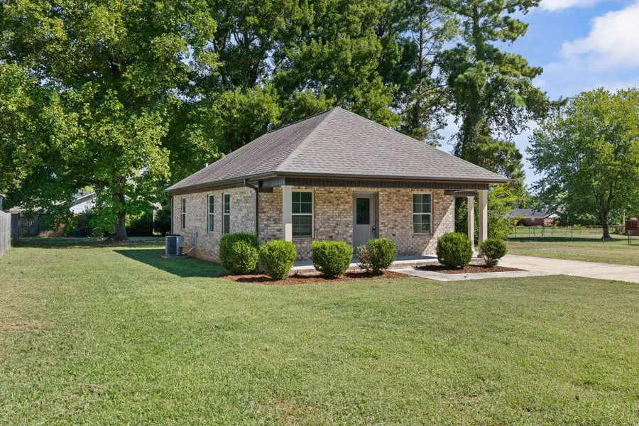 405 Glendale Ave, Muscle Shoals, AL 35661 - #3