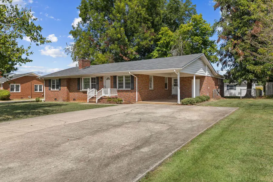1111 Hillandale Dr, Tuscumbia, AL 35674 - #3