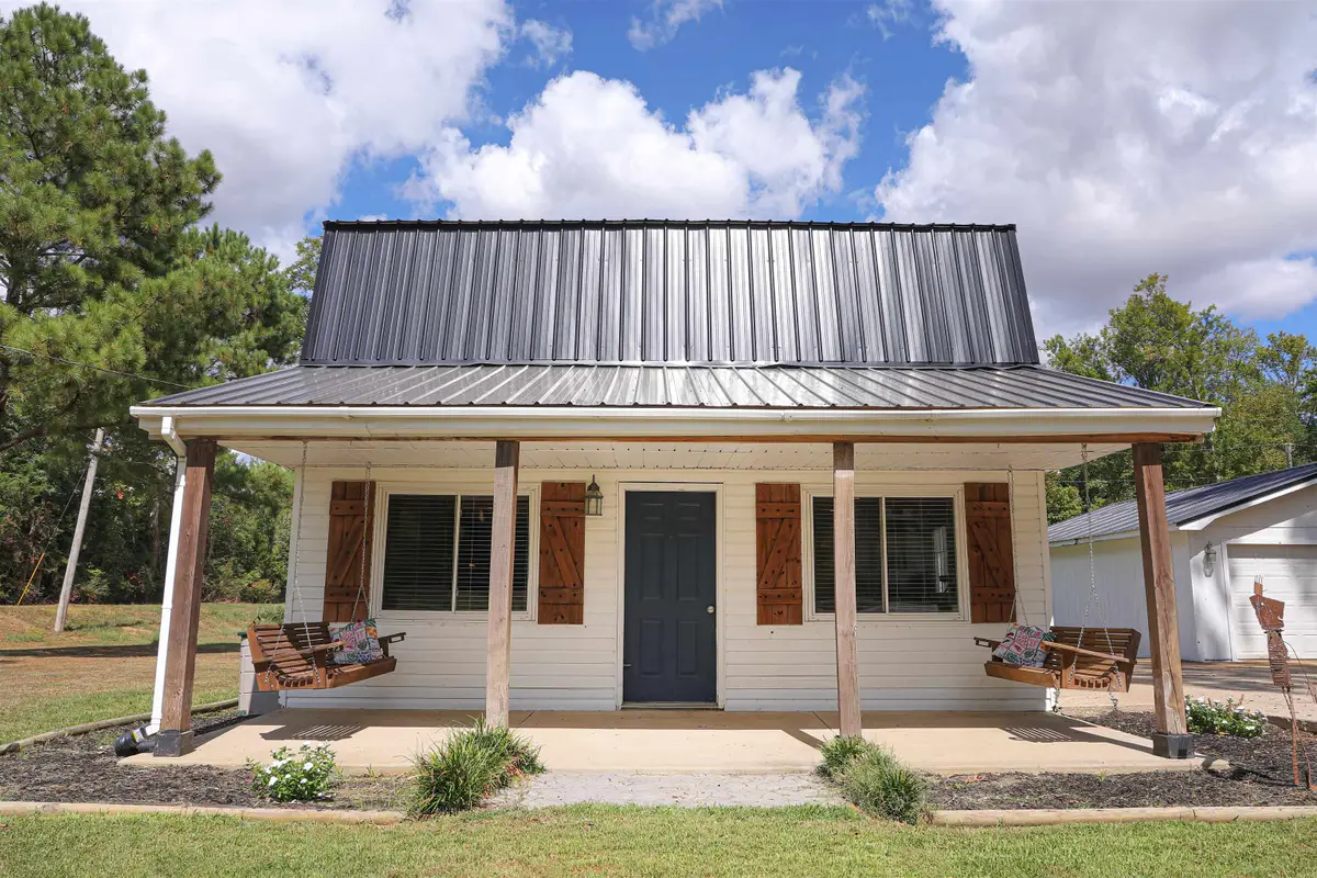 285 Gibbs Ln, Cherokee, AL 35616 - #1