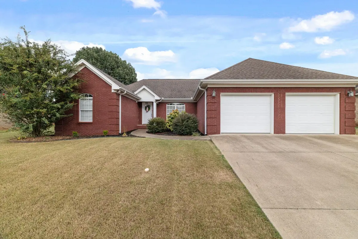 124 Windsor Dr, Muscle Shoals, AL 35661 - #1
